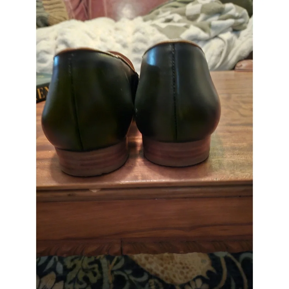 Ladies Talbots Loafers, Black With Brown Trim And Gold Accessory. Size 8.5